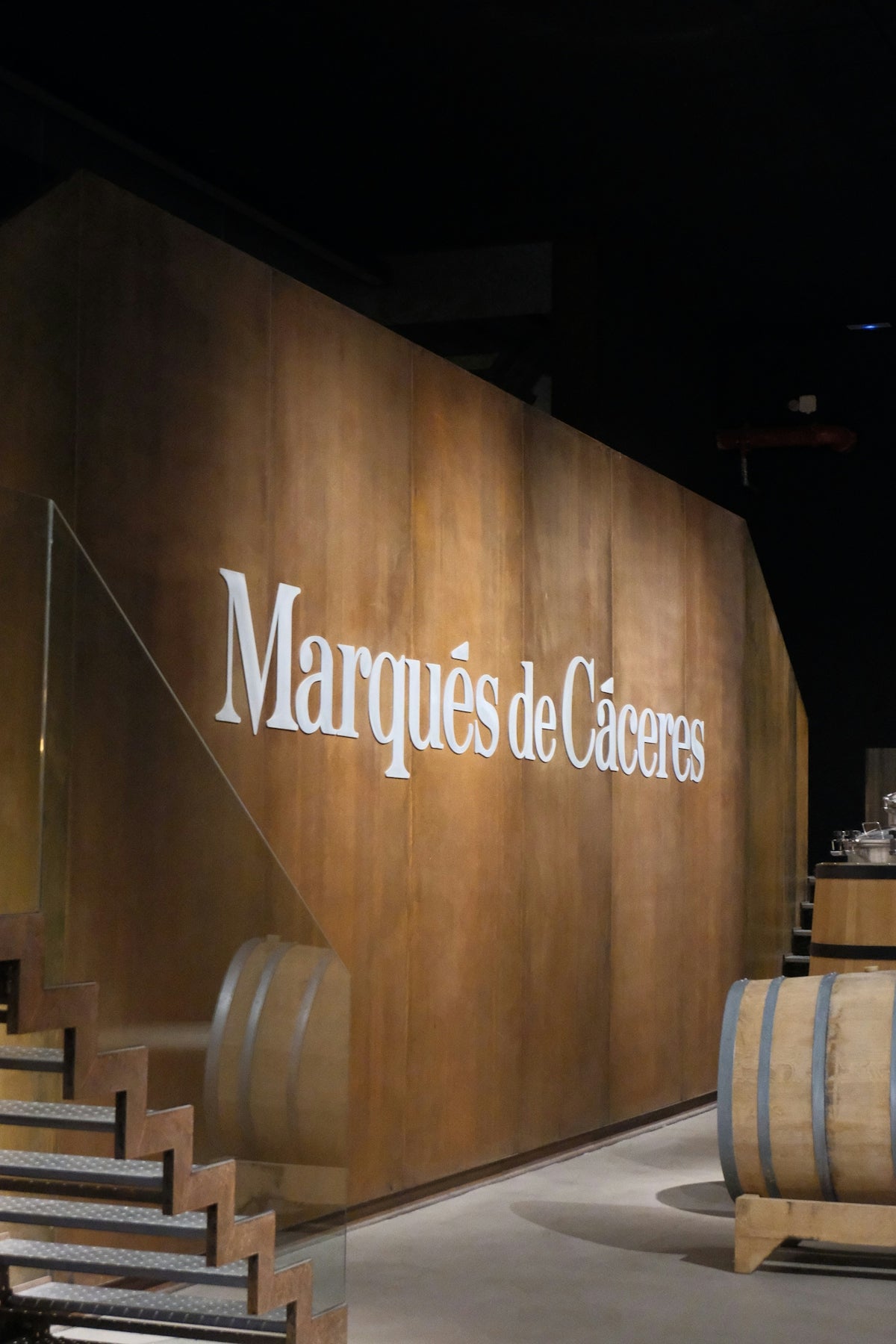Marqués de cáceres sign with wine barrels